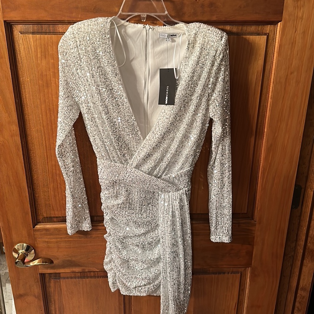 Elegant Silver Sequin dress NWT - Picture 8 of 9
